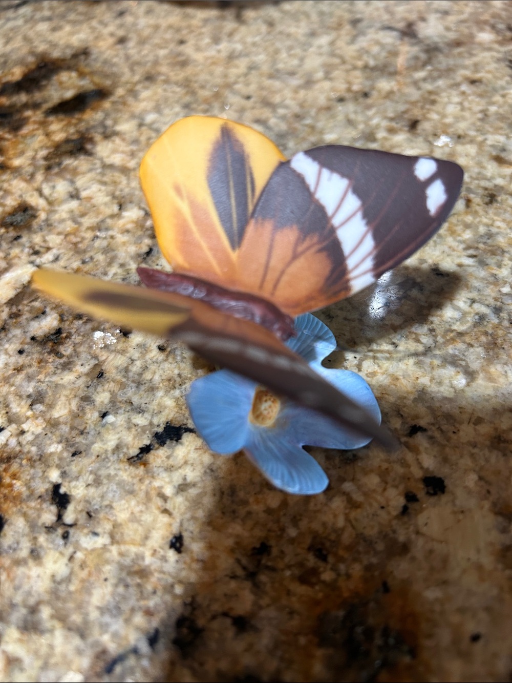 Franklin Mint Tufted Jungle King Butterfly porcelain figurine, 2.75” - Picture 4 of 8